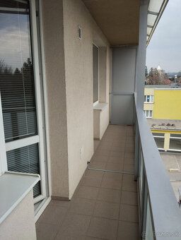 Ponúkam na predaj priestranný 1-izbový byt v osobnom vlastní