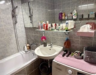 Ponúkam na predaj veľkometrážny presvetlený 3-izbový byt s i