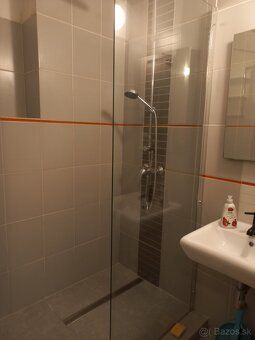 Na dlhodobý prenájom ponúkame priestranný (60 m2), svetlý 2 