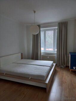 Na dlhodobý prenájom ponúkame priestranný (60 m2), svetlý 2 