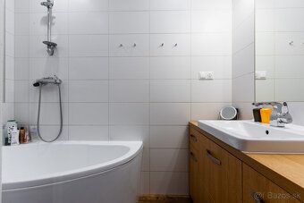 Ponúkame na predaj zariadený 4-izbový byt vo vyhľadávanej lo