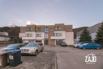 Ponúkam na predaj priestranný a kompletne zariadený 2-izbový
