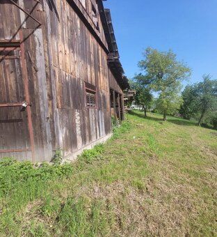 Predám stavebný pozemok o rozlohe 1880 m2, Nová Baňa.
Tento 