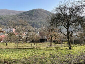 Predám stavebný pozemok o rozlohe 1880 m2, Nová Baňa.
Tento 