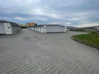 Predám zánovnú garáž na ulici Petržalská na sídlisku Juh. Ga