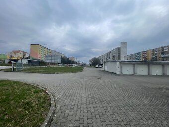 Predám zánovnú garáž na ulici Petržalská na sídlisku Juh. Ga
