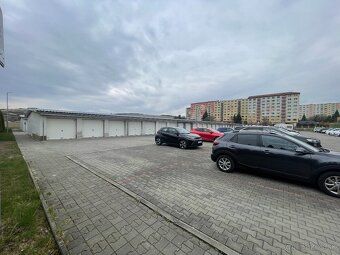 Predám zánovnú garáž na ulici Petržalská na sídlisku Juh. Ga