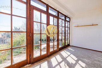 Maroš Vereš +421 904 086 200 e-mail: maros.veres@v2realestat