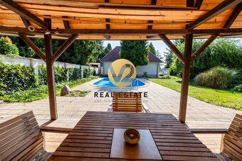 Maroš Vereš +421 904 086 200 e-mail: maros.veres@v2realestat