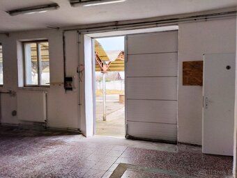 Celková úžitková plocha objektu je 2100 m². Prízemná murovan