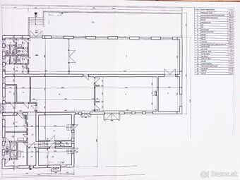Celková úžitková plocha objektu je 2100 m². Prízemná murovan