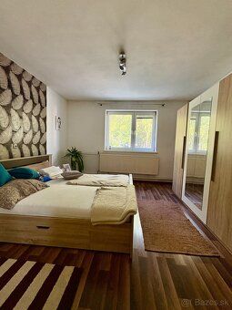 🏡 Tichá ulica, hneď pri škole, oproti parku, dom, ktorý čaká