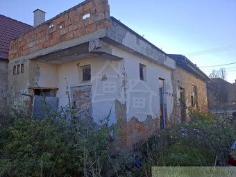 Budova bývalého obchodu v obci Rapovce, po pokročilej rekonš