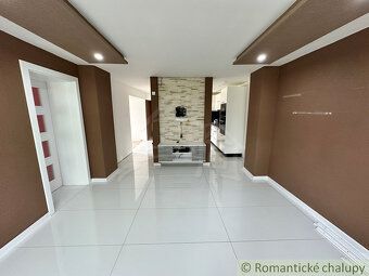 Tento priestranný rodinný dom s obytnou plochou cca 120 m2 s
