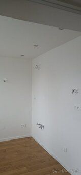 Sprostredkujeme predaj 2 izbového bytu s balkónom v Nových Z