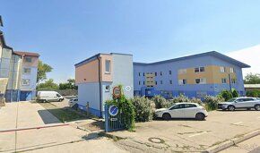 Ponúkame na prenájom obchodné (showroom), kancelárske a skla