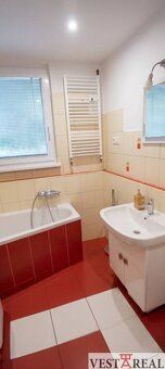 Ponúkame na predaj útulný 3-izbový byt s lodžiou, ktorý sa n