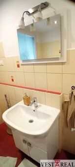 Ponúkame na predaj útulný 3-izbový byt s lodžiou, ktorý sa n