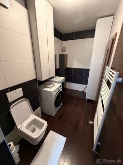 Ponúkam na prenájom moderný 2-izbový byt so šatníkom v novos