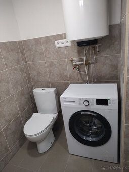 Byt sa nachádza v 4bytovom dome v Streženicicach na pokojnej