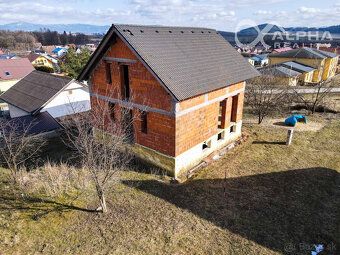 Alphareality.sk ponúka na predaj rozostavaný rodinný dom, ob