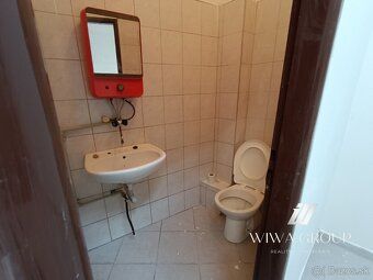 🏢 PRENÁJOM – Obchodný priestor v Štúrove
💶 Cena: 400 € + cca