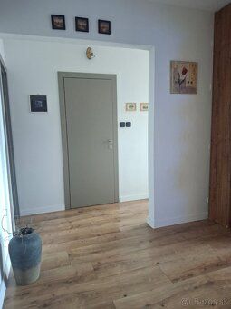 Ponúkam na predaj priestranný a svetlý 3-izbový byt o výmere