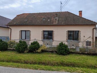 studna,obecna voda,plyn, kanalizacia, pozemok cca 700m2 - re