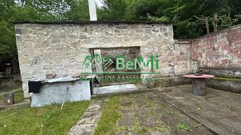 004-14-IRBIa
Na predaj čarovný pozemok s múrmi pôvodného dom