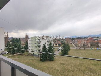 Ponúkame na prenájom slnečný a kompletne zrekonštruovaný 1-i