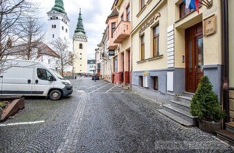 Ponúkam na prenájom miesto v zabehnutom kozmetickom salóne v