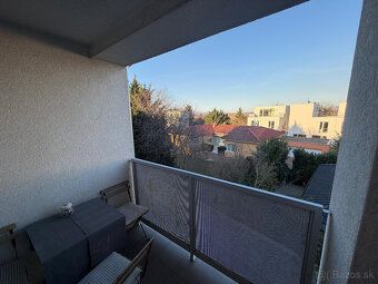 Ponúkam na prenájom priestranný 2-izbový byt o výmere 61 m² 