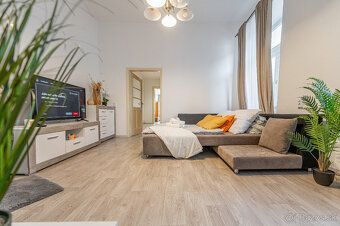 Exkluzívne ponúkame na predaj priestranný 3-izbový staromest