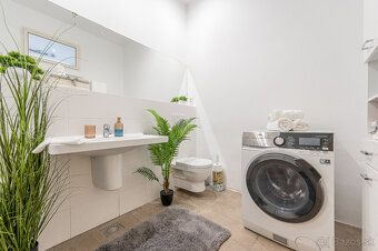 Exkluzívne ponúkame na predaj priestranný 3-izbový staromest