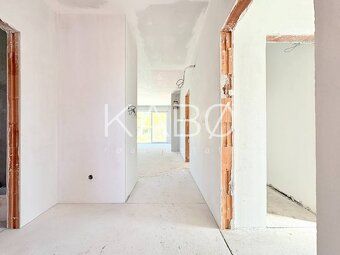 KABØ real estate Vám ponúka na predaj 4i rodinný dom v novov