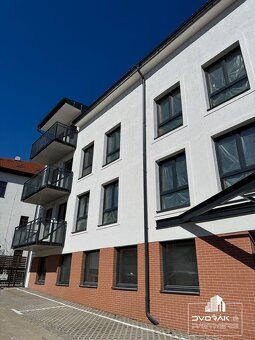 Spoločnosť DVOŘÁK & PARTNERS vám v exkluzívnom zastúpení dev