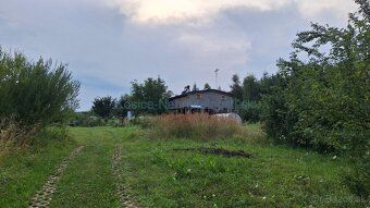 Ponúkame na predaj pozemok nachádzajúci sa v pokojnej lokali