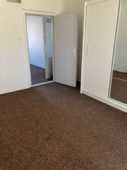 Prenajmem 2 izbovy byt s balkonom, vymera 51m2. Byt sa nacha