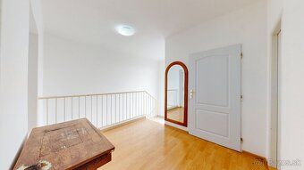AVE estate Vám ponúka na predaj priestranný 5,5-izbový rodin