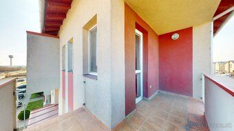 AVE estate ponúka priestranný 2,5 izbový byt s troma veľkými