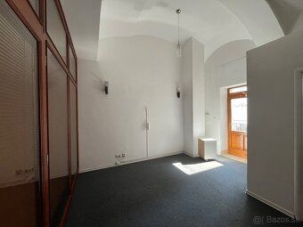 Ponúkame na prenájom kancelárske priestory v historickom cen