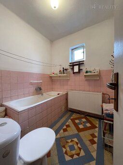 Ponúkame Vám na predaj samostatne stojaci tehlový rodinný do