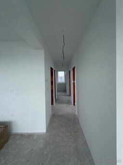 Ponúkame vám atraktívnu polyfunkčnú nehnuteľnosť, ktorá pred