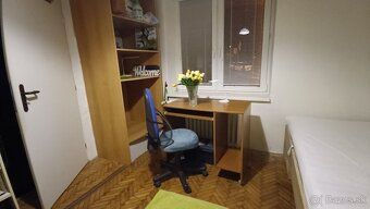 Prenajmem v 3-izbovom byte 1 nepriechodnu izbu pre 1 zamestn