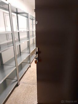 Dám do prenájmu murovaný sklad o rozlohe 10 m2. Sklad má bez