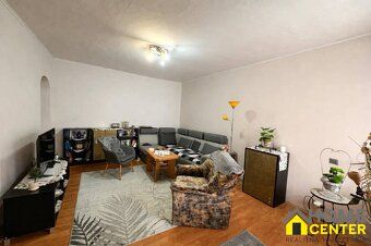 HOME CENTER s.r.o. Vám ponúka na predaj priestranný rodinný 