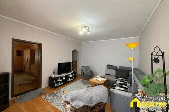 HOME CENTER s.r.o. Vám ponúka na predaj priestranný rodinný 
