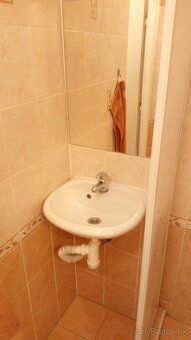 na prenajom je k dispozicii garzonka na Chrenovej 2, komplet