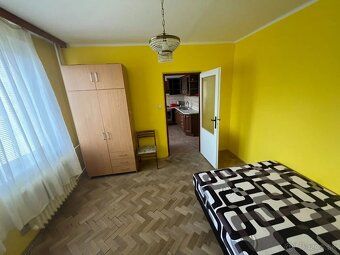 Ponúkame na prenájom priestranný, zariadený, čiastočne zreko