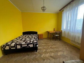 Ponúkame na prenájom priestranný, zariadený, čiastočne zreko